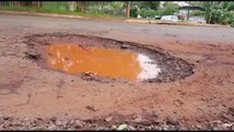 Buracos no asfalto causam transtornos na Rua Xavantes