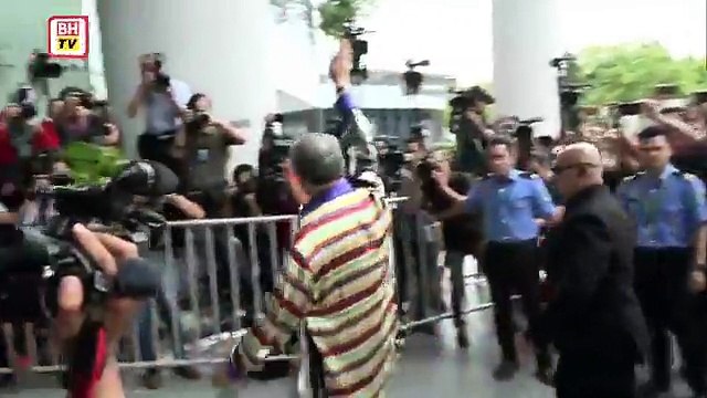 #Putrajaya LIVE Presiden UMNO, Datuk Seri Dr Ahmad Zahid Hamidi hadir ke ibu pejabat SPRM sebelum dipercayai ditahan dan akan didakwa di mahkamah, esok#BHTV#