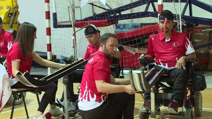 Ay-yıldız aşkıyla limitlerini zorluyorlar - İZMİR