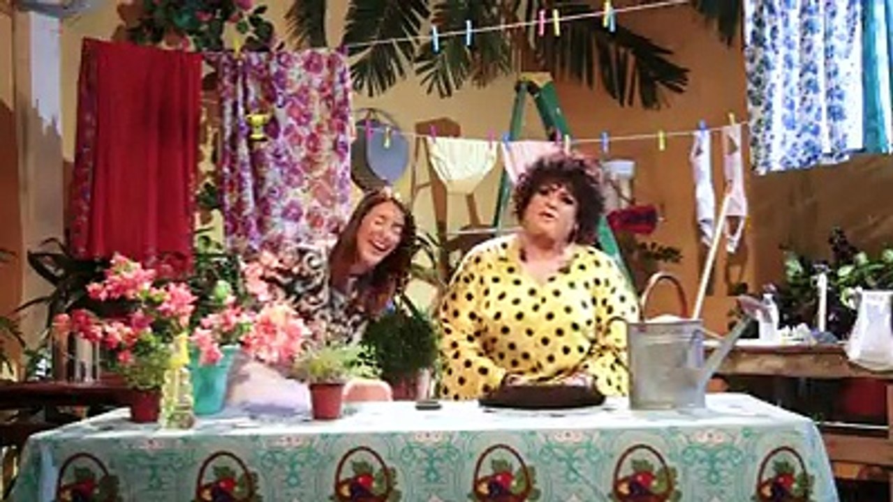Que azoooooooo beiosssss. Acá les dejo a Karen Jordan KJ en A calzón quitao para que gocen un rato. Ella cree que tiene más coronas que yo jeeeeeee 