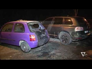 Lyhet me benzinë dhe i vë flakën vetës brenda në makinë - News, Lajme - Vizion Plus