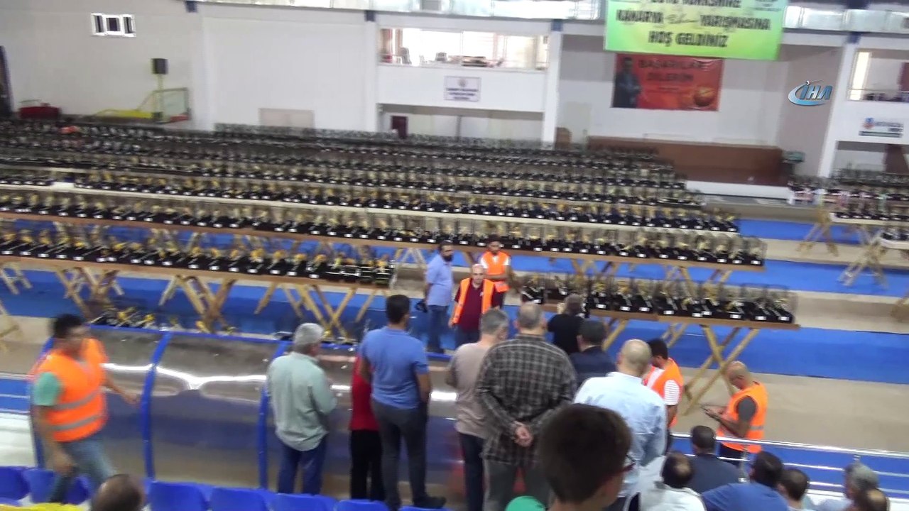 Dünyanın en büyük kanarya yarışması Edremit’te başladı