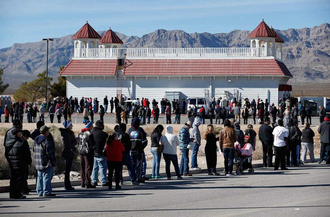 Des kilomètres de file d'attente pour participer à une loterie et gagner 1 milliard de dollars