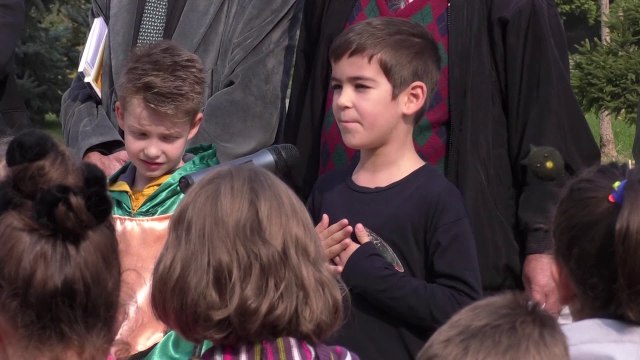 Nxënësit e shkollës ''Fehmi Agani'' recitojnë në mitingun e poezisë - Lajme