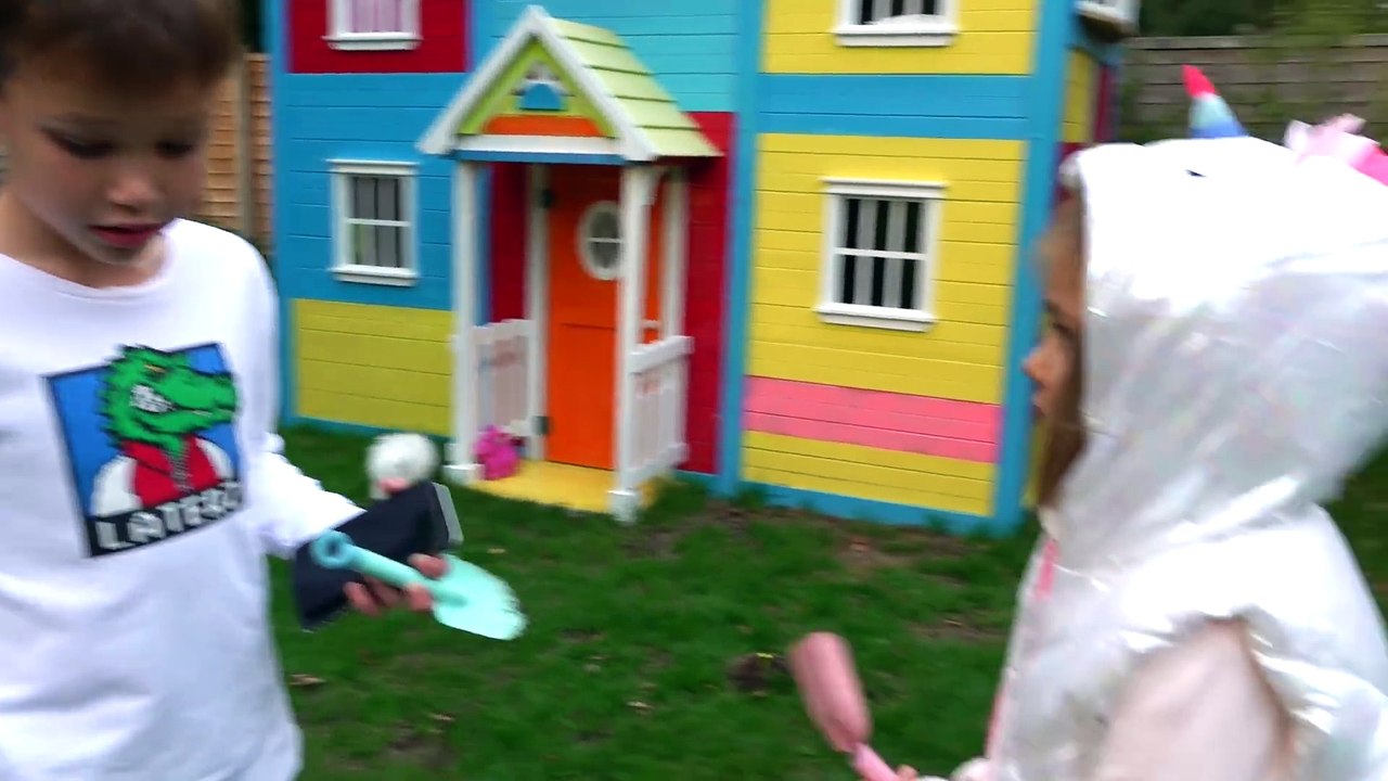 Дети нашли Странный Клад у нас во дворе - 20 iPhone X бриллианты и не только