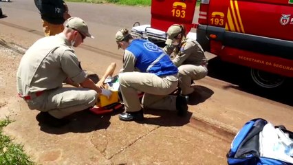 Jovem tem laceração no cotovelo ao cair de moto no Periolo
