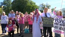 صور خاشقجي أمام البيت الأبيض.. محتجون ينادون بقطع العلاقات مع السعودية