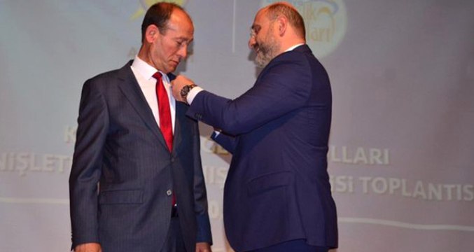 CHP'li Belediye Başkanı Partisinden İstifa Ederek AK Parti'ye Katıldı