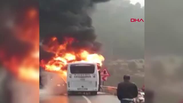 Afyonkarahisar Futbolcuları Taşıyan Midibüs Seyir Halinde Yandı