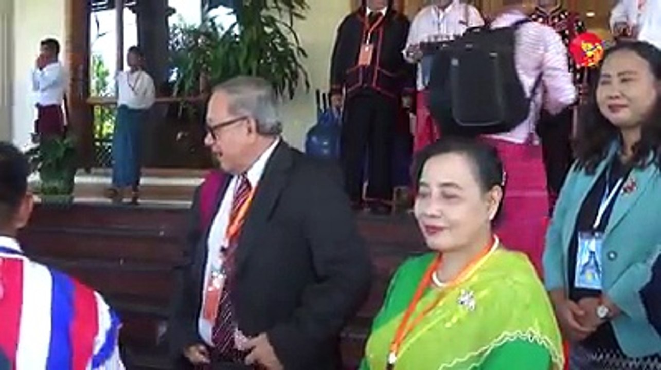 ဖြင့္ပြဲသာ တက္တဲ့ တပ္မေတာ္ေခါင္းေဆာင္မ်ားအေပၚ တိုင္းရင္းသားအဖြဲ႔မ်ား ဘာေျပာလဲ (႐ုုပ္/သံ)ဧရာဝတီ၊ ေအာက္တိုဘာ ၁၆၊ ၂၀၁၈ေနျပည္ေတာ္မွာ ၂ ရက္ၾကာ က်င္းပေနတဲ့ ၿငိမ္း