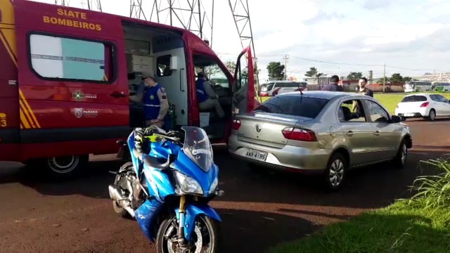 Moto de 1000 cilindradas e carro batem no Bairro Fag