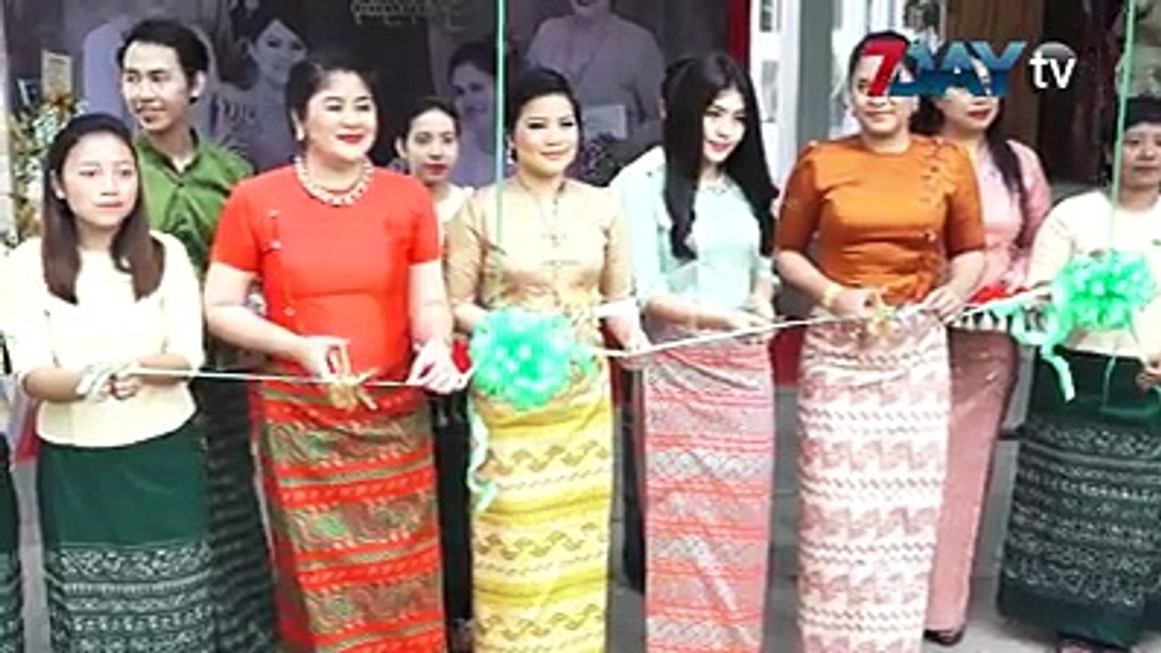 စိုးျမတ္သူဇာတို႕ညီအမေလးေယာက္ဖြင့္လွစ္လုိက္တဲ့ “မင္းသမီး” ပိုးထည္ဆိုင္ေအာက္တိုဘာ - ၂၀၊၂၀၁၈အကယ္ဒမီစိုးျမတ္သူဇာ၊ အကယ္ဒမီစိုးျမတ္သူဇာ၊ ေတးသံရွင္စႏၵီျမင့္လြင္နဲ႔