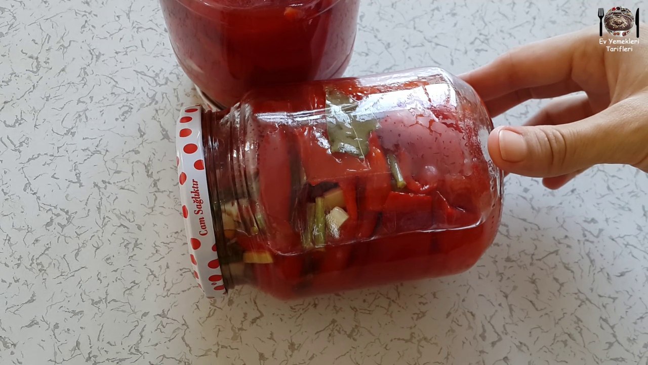 Yağlı Kırmızı Biber Turşusu - Ev Yemekleri Tarifleri