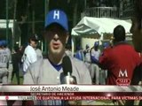 Legisladores y funcionarios de Hacienda se enfrentan en partido de béisbol