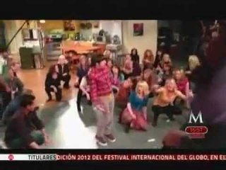 Elenco de The Big Bang Theory baila 'Call me maybe'