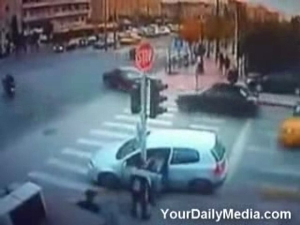 Pieton renversé incroyable