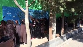 زنان در ولايت هرات برای شركت در انتخابات صف كشيدند.