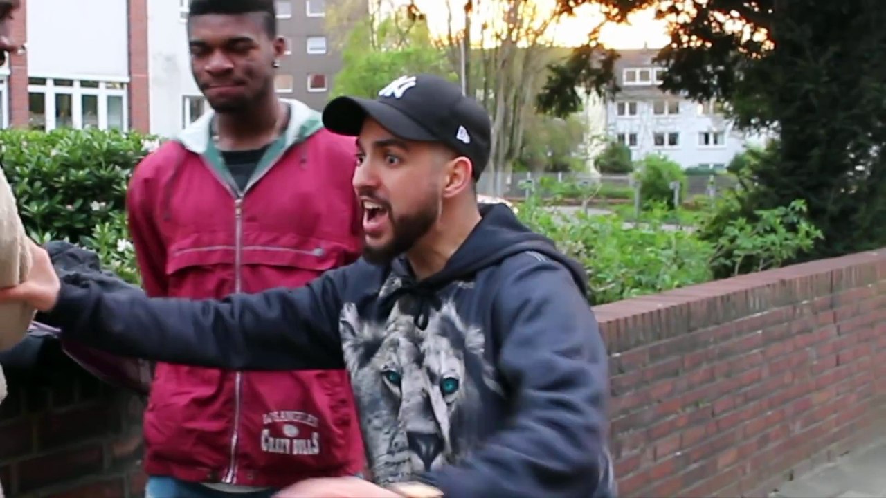 DER  nicht erlaubte SCHWÄTZER ⎮ Younes jones