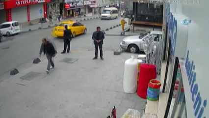 Hırsız önce adres tarifi yaptı sonra 20 kilogramlık boya çaldı