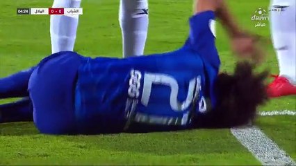 فيديو: عموري يبكي خلال خروجه من مباراة الهلال والشباب مُصابًا