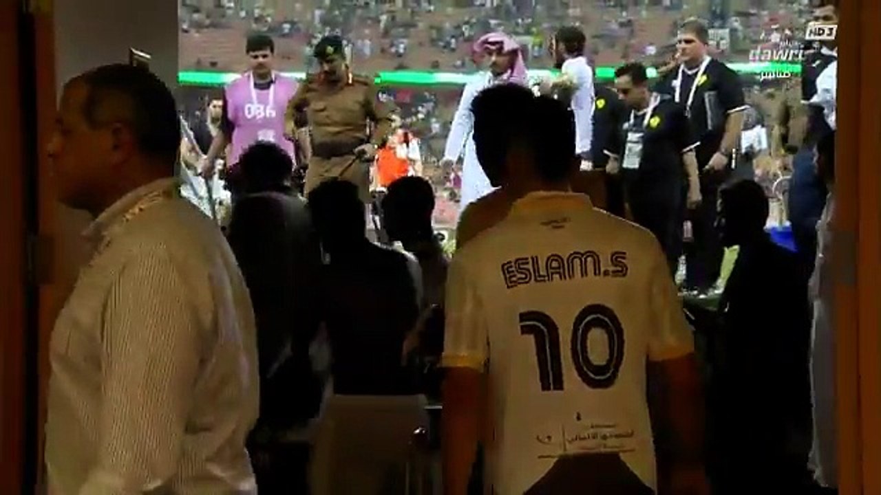 عراك حسن معاذ لاعب اتحاد جدة وحسين عبد الغني