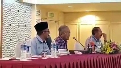Majlis perjumpaan Tun Mahathir kecoh diganggu pemandu teksi biadap