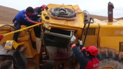 Taş Ocağında Devrilen İş Makinesinin İçerisinde Feci Şekilde Can Verdi