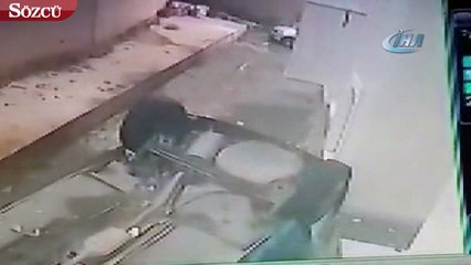 Otomobil apartman boşluğuna düştü: 1 yaralı