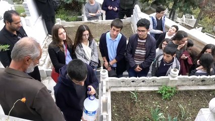 Hasan Nail Canat mezarı başında anıldı - İSTANBUL