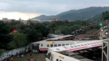 Taiwan, decine di morti nel deragliamento di un treno