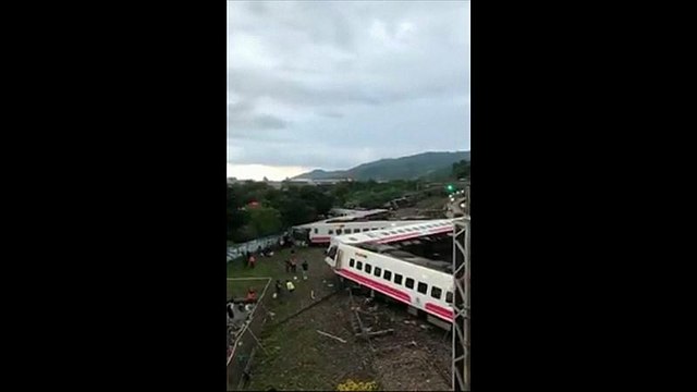 Тайвань: авария на железной дороге