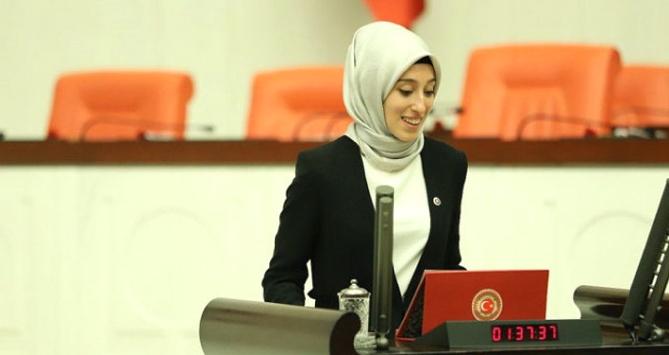 AK Parti'nin Genç Milletvekili Rümeysa Kadak, Kaç Yaşında Emekli Olacağını Duyurdu