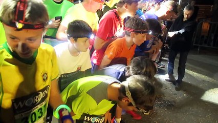 Le départ du 10 km dans une mer de lumières (lampes frontales obligatoires)