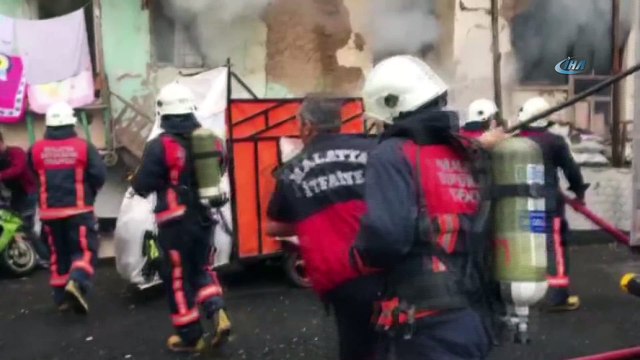 Kerpiç evde çıkan yangın çevredeki evlere sıçramadan söndürüldü