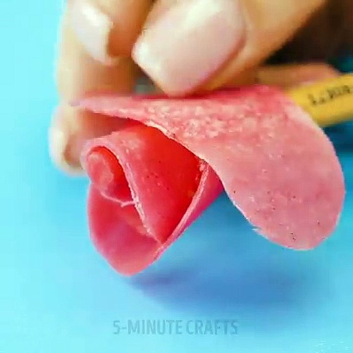 You’ll get stuck on these hot glue ideas! bit.ly/2EysvlV