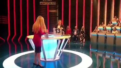 Çfarë loje!  Konkurrentja e sotme, Jona, i kërkoi Bankierit 200.000 lekë si ofertë, ai pranoi dhe bëri “Deal”. Por teksa Jona shkon në shtëpi me 2 milionë le