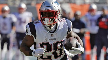 James White takes shovel pass from Brady and speeds in for 2-yard TD