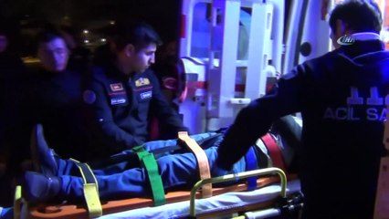 Paramparça olan araçta can pazarı: 3 yaralı