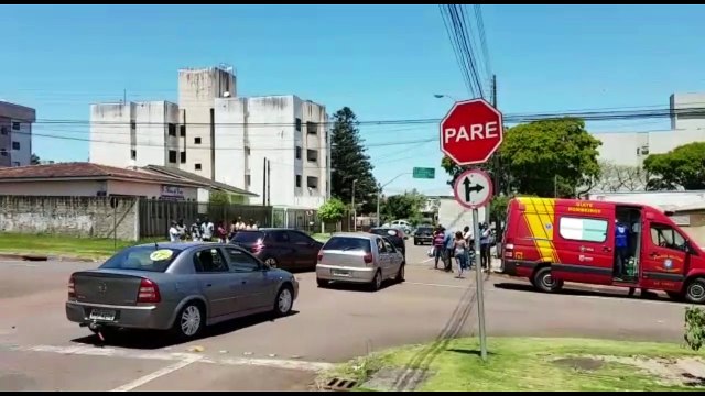 Duas pessoas ficam feridas em colisão de trânsito no Bairro Coqueirall