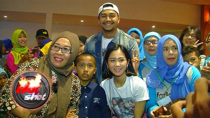 Pemain Film 'Dancing In The Rain' Disambut Antusias di Bekasi