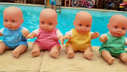 Learning colors funny vedio with Baby dolls at Swimming Pool