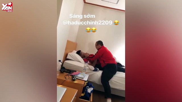 HLV Park Hang Seo đắp mặt nạ dưỡng da cho Quang Hải, Đức Chinh