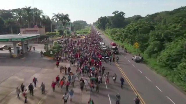 5천 명으로 불어난 중미 이민자 행렬...美 국경 향해 행진 재개 / YTN