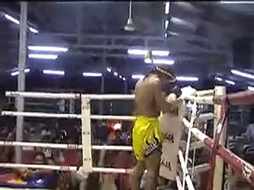 Alex (Tiger Muay Thai) vs Jodmang (Thailand) July 2008