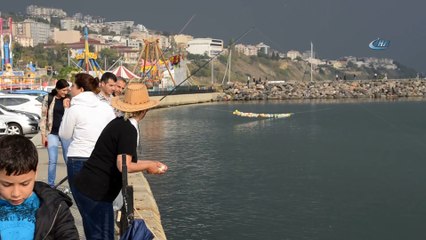 Sahilde amatör balıkçı yoğunluğu