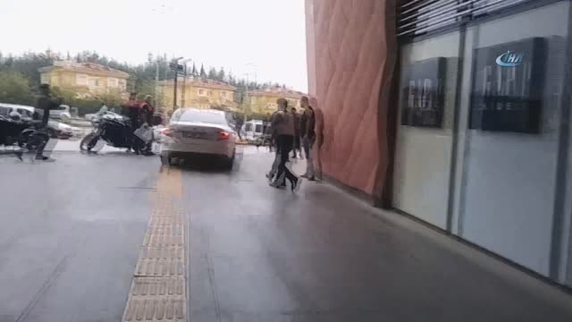 Gaziantep'te Firar Eden Asker Mağaza Çalışanlarını Rehin Aldı