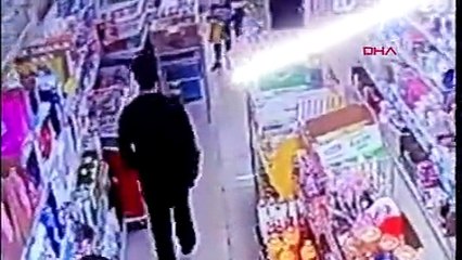 Genç kıza markette yumruklu saldırı kamerada!