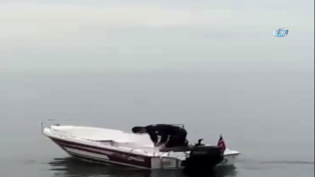 Balıkçı ağlarına takılan martının imdadına polis yetişti