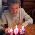 102 yaşına da gelseniz, gülmek için  her zaman bir sebep vardır 