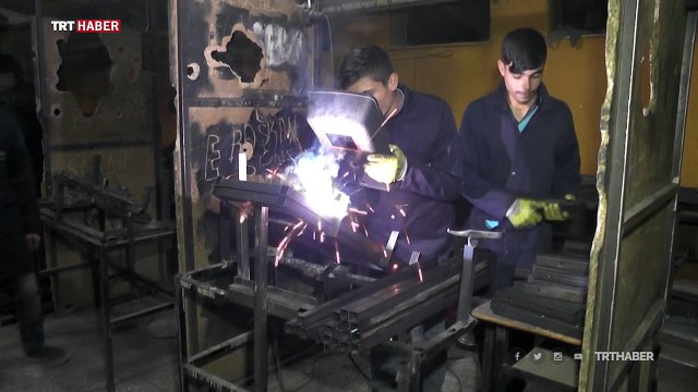 Muş'ta lise öğrencileri okul malzemeleri üretiyor